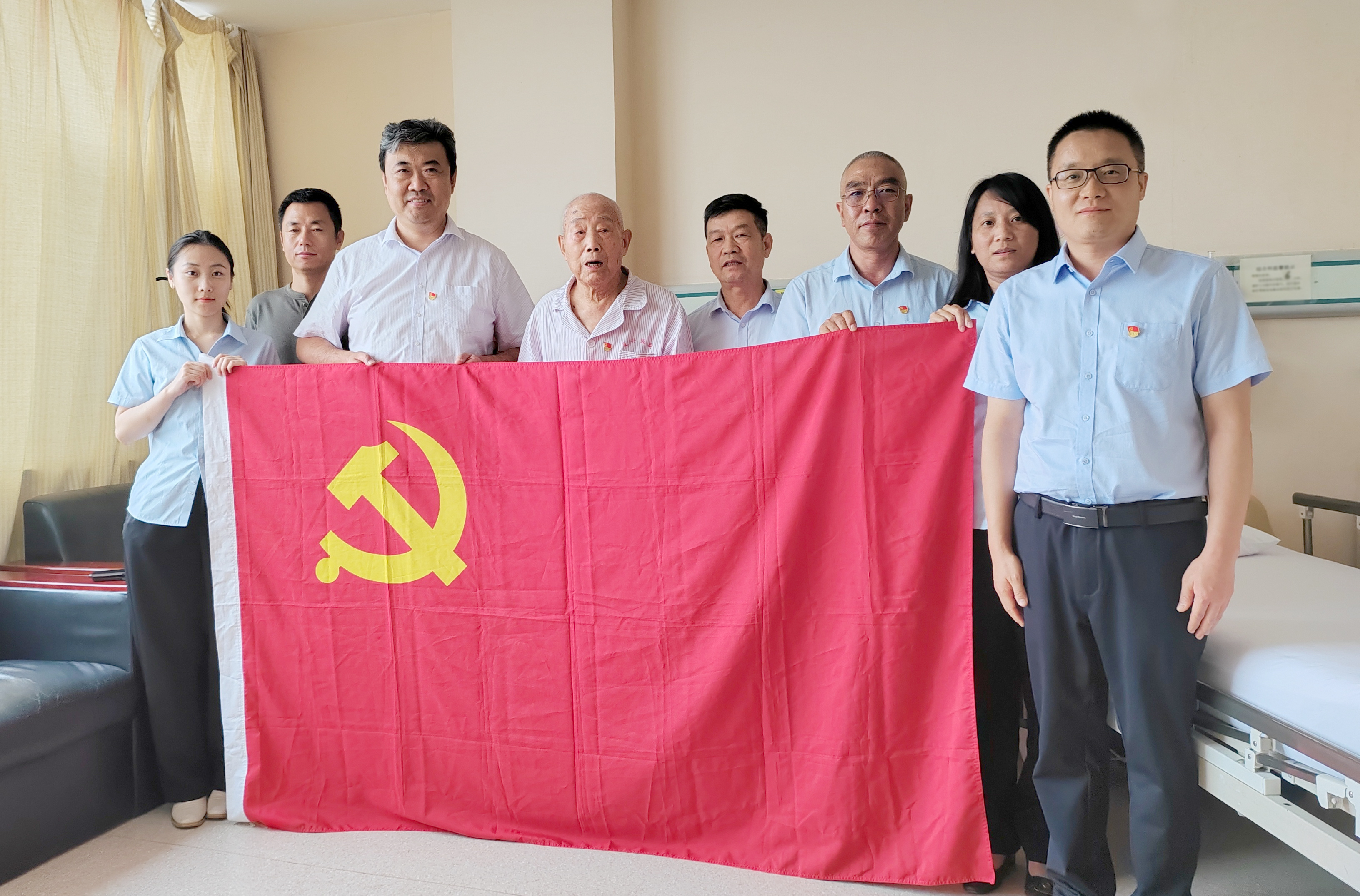 金屬公司黨總支開展“八一” 慰問活動——講烽火故事傳薪火、聽行走黨課潤初心